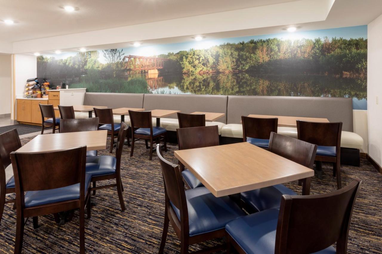 Grandstay Hotel & Suites Rock Valley Extérieur photo
